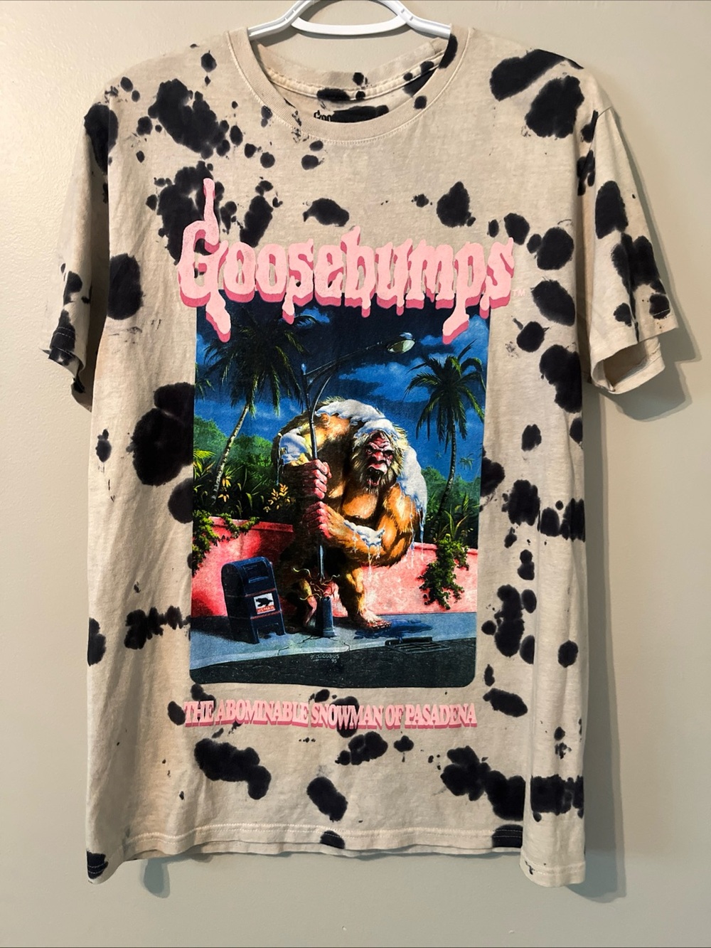 Goosebumps Short Sleeve T-Shirt Abominable Snowman Pink Black Tan Small